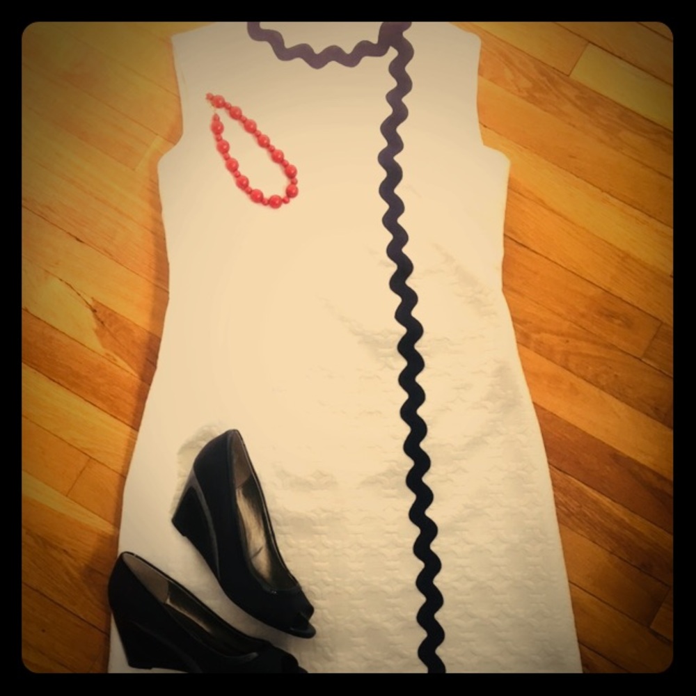 Vintage 1960s White and Navy Dress
